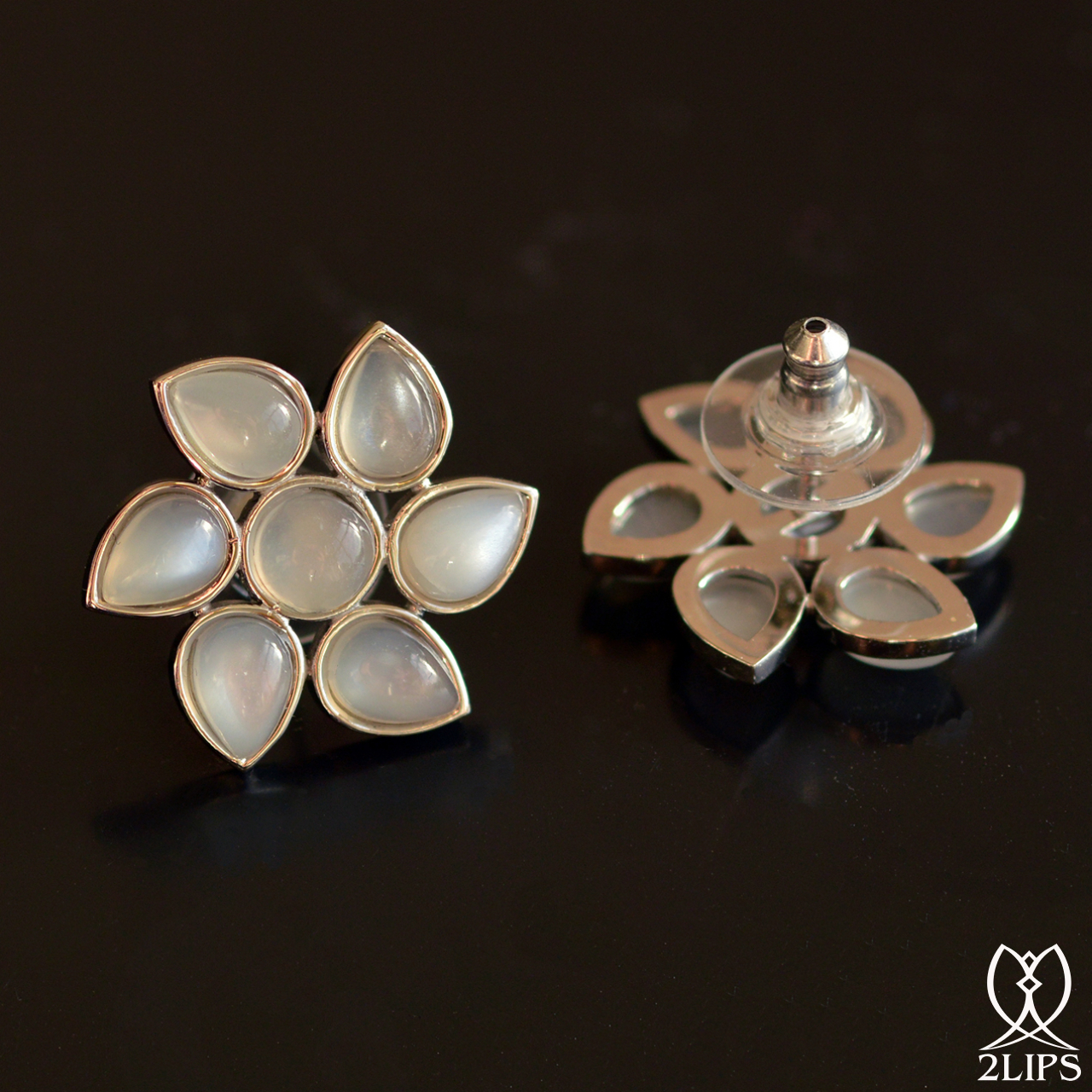 2lips-flower-tulp-maansteen-oorbellen-oorstekers-ontwerper-david-aardewerk-juwelier-18k-goud-keukenhof-dutch-design