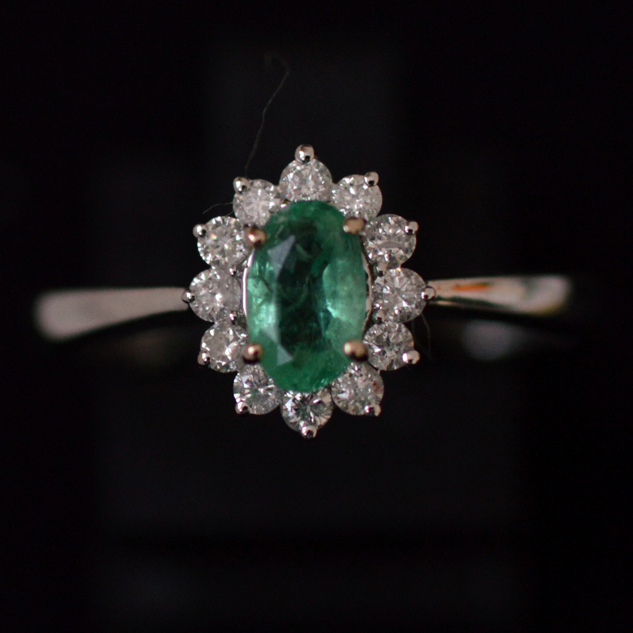 Tien Strikt Dalset Smaragd en diamanten ring - Rocks and Clocks