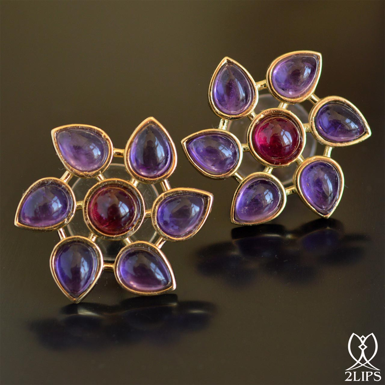 2lips-flower-tulp-amethist-rubelliet-toermalijn-oorbellen-oorstekers-ontwerper-david-aardewerk-juwelier-18k-goud-keukenhof-dutch