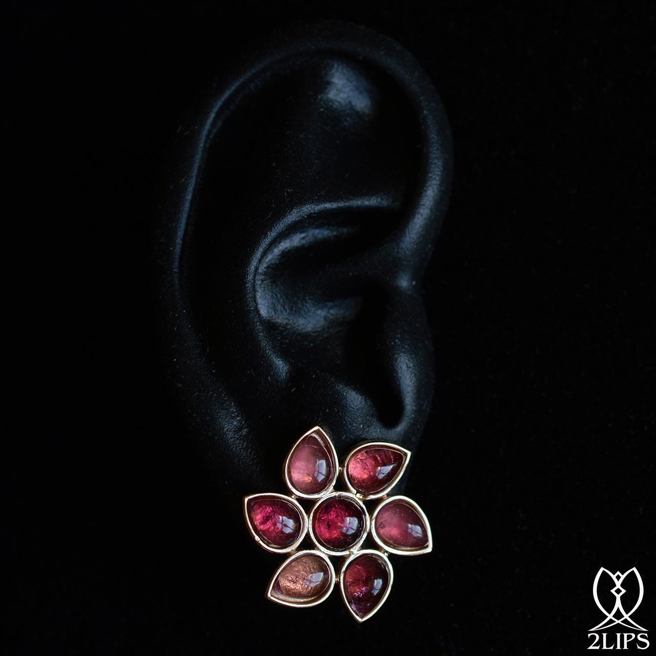 2lips-flower-tulp-rubelliet-toermalijn-oorbellen-oorstekers-ontwerper-david-aardewerk-juwelier-18k-goud-keukenhof-dutch-design