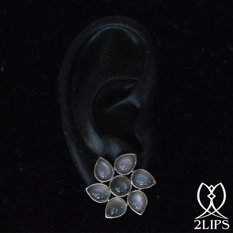 2lips-flower-tulp-maansteen-oorbellen-oorstekers-ontwerper-david-aardewerk-juwelier-18k-goud-keukenhof-dutch-design