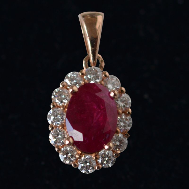 lady-di-diamant-robijn-entourage-pendant