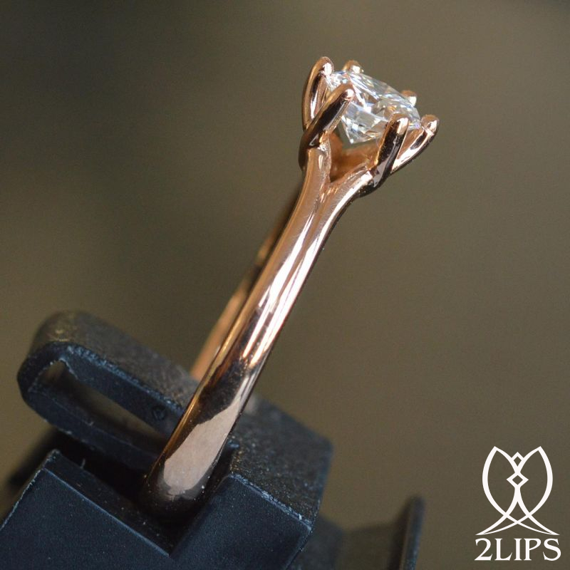 rose-goud-2lips-de-mooiste-verlovingsring-0-57-crt-e-kleur-vvs2-solitair-diamant-designer-david-aardewerk-juwelier