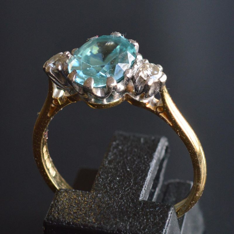 18-karaat-goud-blauwe-zirkoon-diamanten-verlovingsring-trilogiering