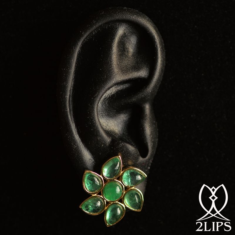2lips-flower-tulp-smaragd-oorbellen-oorstekers-ontwerper-david-aardewerk-juwelier-18k-goud-keukenhof-dutch