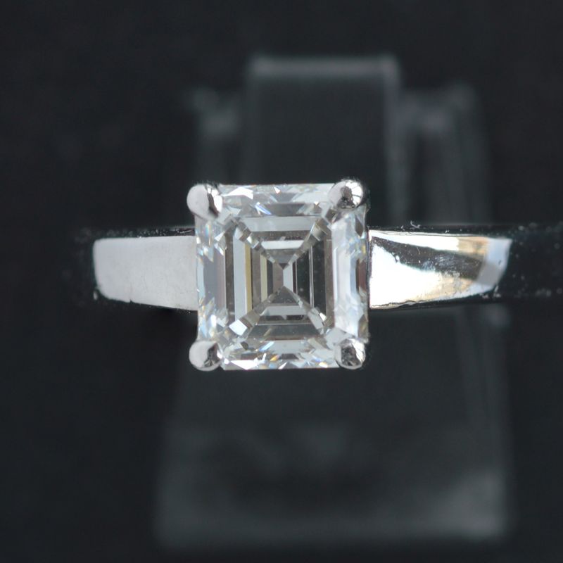vintage-18-karaat-witgouden-ring-emerald-geslepen-natuurlijke-diamant-hrd-antwerpen-gecertificeerd-2-05-ct-f-kleur-vvs1-zuiverhe