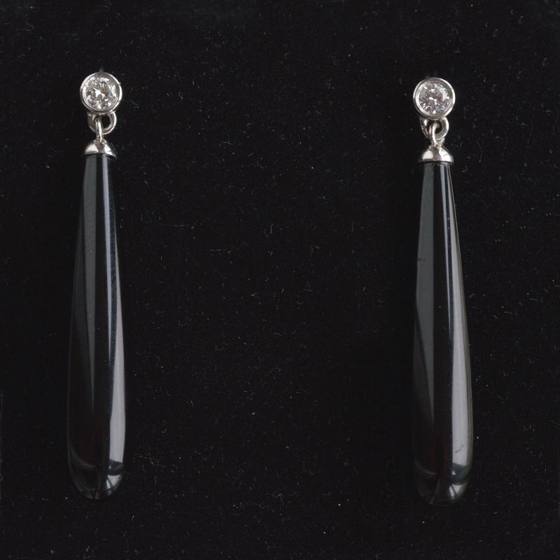 18k-wit-goud-en-diamanten-oniks-oorhangers