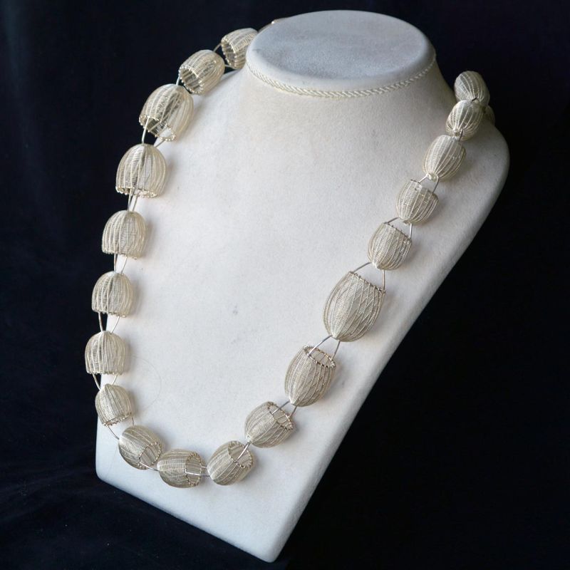 zilveren-gewikkelde-schakels-collier-maja-houtman