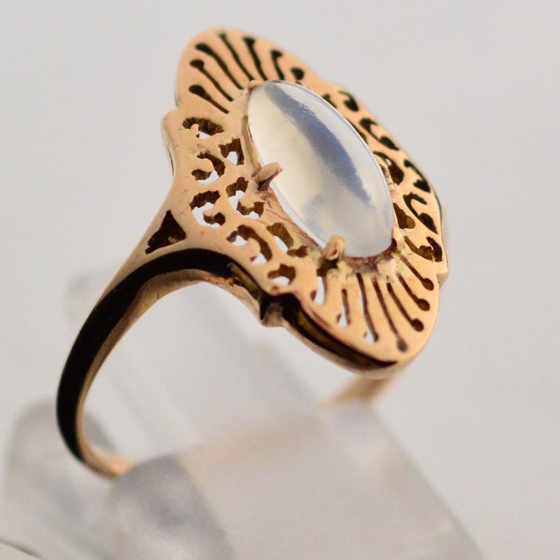 maansteen-en-gouden-ring