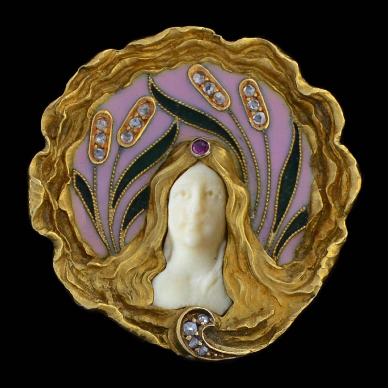 18k-goud-ivoor-robijn-diamant-en-plique-a-jour-emaille-art-nouveau-broche-voorstellende-demeter