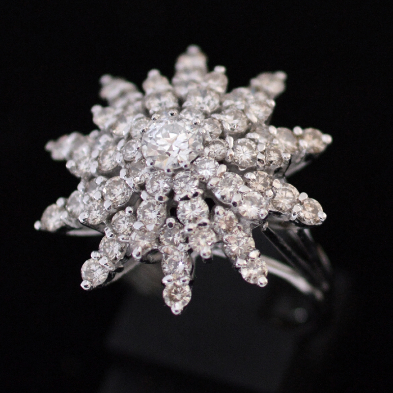 2-7-ct-diamanten-ster-vormige-witgouden-cluster-ring