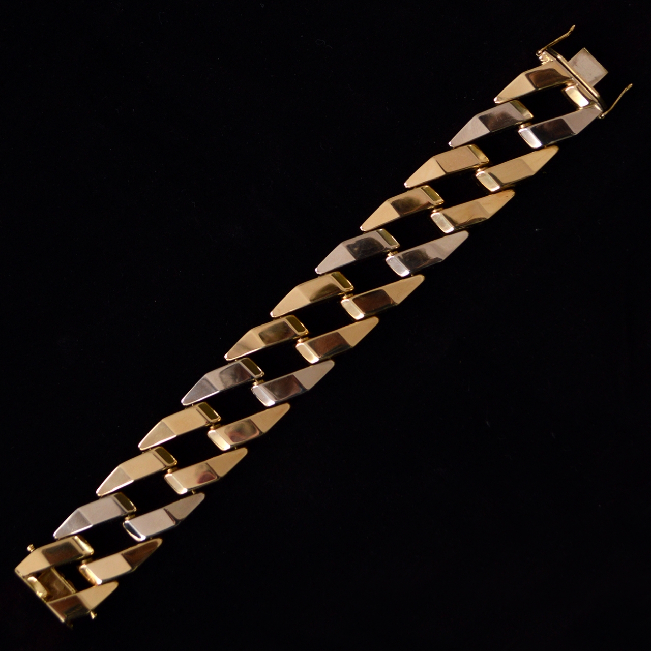geel-en-wit-gouden-armband-met-platte-gourmetschakels