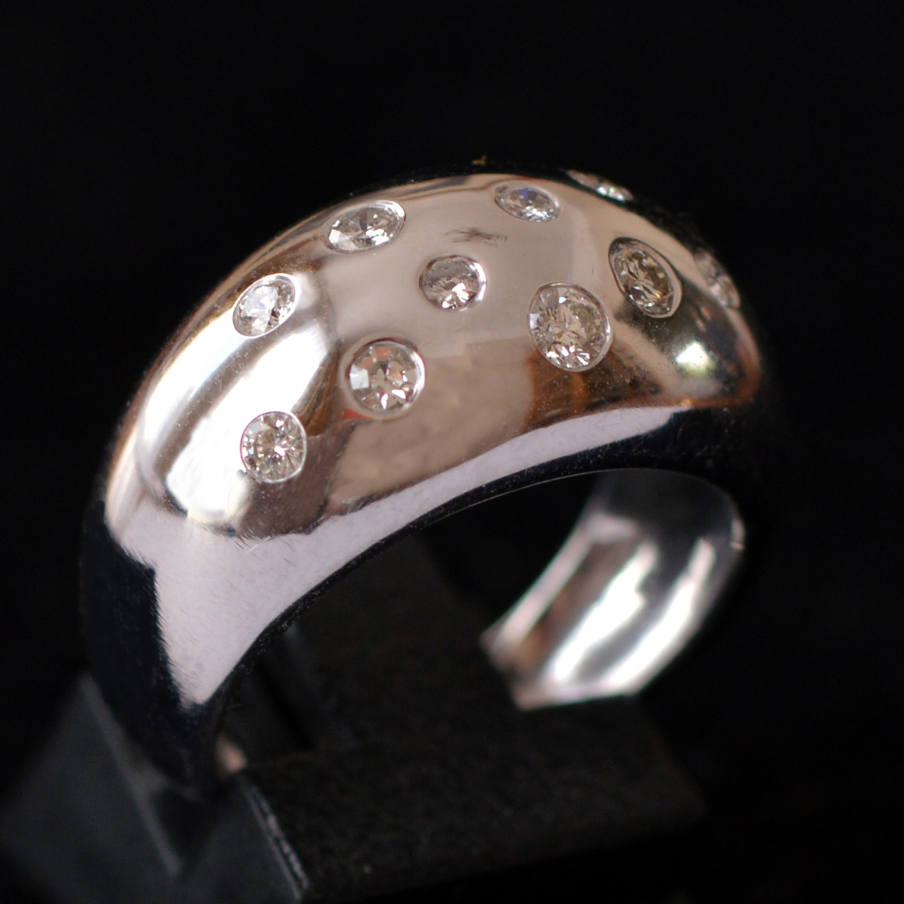 dome-ring-18k-wit-goud-diamant