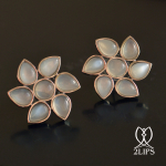 2lips-flower-tulp-maansteen-oorbellen-oorstekers-ontwerper-david-aardewerk-juwelier-18k-goud-keukenhof-dutch-design