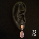 18k-goud-2lips-colours-oorbellen-roze-chalcedoon-designer-david-aardewerk-juwelierclick-to-edit