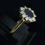 vintage-ovale-saffier-entourage-ring-geel-goud-ronde-diamanten-cluster-verlovings-lady-di