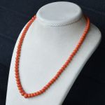 oranje-rood-bloedkoraal-collier-natuurlijk-nederlands-antiek