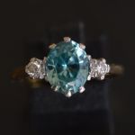 18-karaat-goud-blauwe-zirkoon-diamanten-verlovingsring-trilogiering