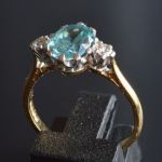 18-karaat-goud-blauwe-zirkoon-diamanten-verlovingsring-trilogiering