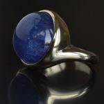 goud-tanzaniet-op-maat-gemaakt-ring-2lips-dutch-design-uniek-ontworpen-sieraad-ontwerper-goudsmid-edelsmid-david-aardewerk