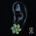 2lips-flower-bloem-tulp-smaragd-oorbellen-oorclip-ontwerper-david-aardewerk-juwelier-18k-goud-keukenhof-dutch