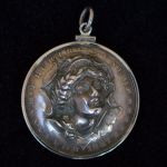 relief-liberty-1-dollar-munt-hanger-broche-1887