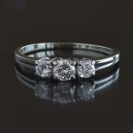 3-steens-trilogie-0-40-ct-natuurlijke-top-wesselton-f-kleur-diamant-verlovings-ring