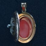 ovale-antiek-vintage-14-karaats-gouden-medaillon-dubbele-kruis-applique-roos-geslepen-diamant