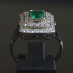 18k-karaat-goud-0-55-ct-briljant-vs1-f-g-kleur-diamant-0-77-ct-colobiaanse-smaragd-ring