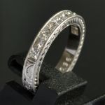 platina-diamanten-gegraveerde-halve-alliance-ring