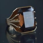 modernistische-gouden-ring-deense-juwelenontwerper-uwe-helmut-moltke-studio-humlebaek-actief-van-1974-tot-2003