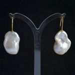 18k-karaat-geel-gouden-witte-baroque-parel-oorbellen-hangers