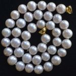 10-mm-witte-zoetwaterparel-collier-magneet-slot