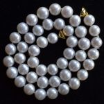 9-mm-witte-zoetwaterparel-collier-magneet-slot