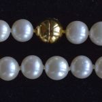 7-mm-witte-zoetwaterparel-collier-magneet-slot