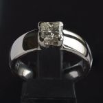 vintage-18-karaat-witgouden-ring-prinsgeslepen-natuurlijke-diamant-van-0-70-ct-met-een-i-kleur-vvs-zuiverheid