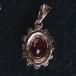 lady-di-diamant-robijn-entourage-pendant