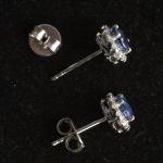 18-karaat-wit-goud-ronde-halo-candy-cluster-steker-oorbellen-natuurlijke-saffieren-kimberly-gecertificeerde-natuurlijke-diamant