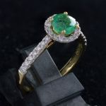 18-karaat-geel-goud-ronde-halo-ring-smaragd-0-32-ct-kimberly-gecertificeerde-natuurlijke-diamant