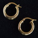 18-karaat-gouden-klapcreolen-7-mm-breed-diameter-17-mm