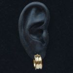 18-karaat-gouden-klapcreolen-7-mm-breed-diameter-17-mm