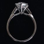 tijdloze-klassieke-2-ct-d-kleur-vvs-lab-grown-diamanten-solitaire-ring-met-tapperd-baguettes
