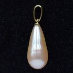 oranje-roze-druppelvormig-zoetwater-parel-hanger-13-10-10-mm-14k-wit-goud