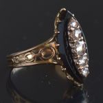 antieke-ring-met-roosgeslepen-diamant-en-onyx