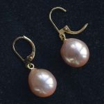 oud-roze-zoetwater-12-x-13-x-14-mm-parel-14-karaat-geel-gouden-scharnierende-oorhanger-brisures
