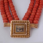 bloedkoraal-collier-herkomst-volendam