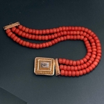 bloedkoraal-collier-herkomst-volendam