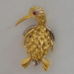 geelgoud-platina-broche-vogel-achtkant-geslepen-diamanten-robijn