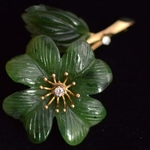 jade-diamant-broche-bloem
