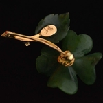 jade-diamant-broche-bloem